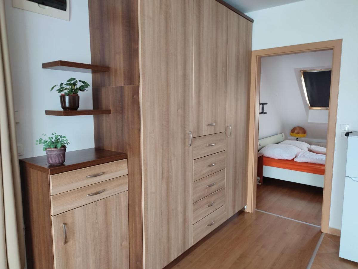Larix Apartman Шарвар Экстерьер фото