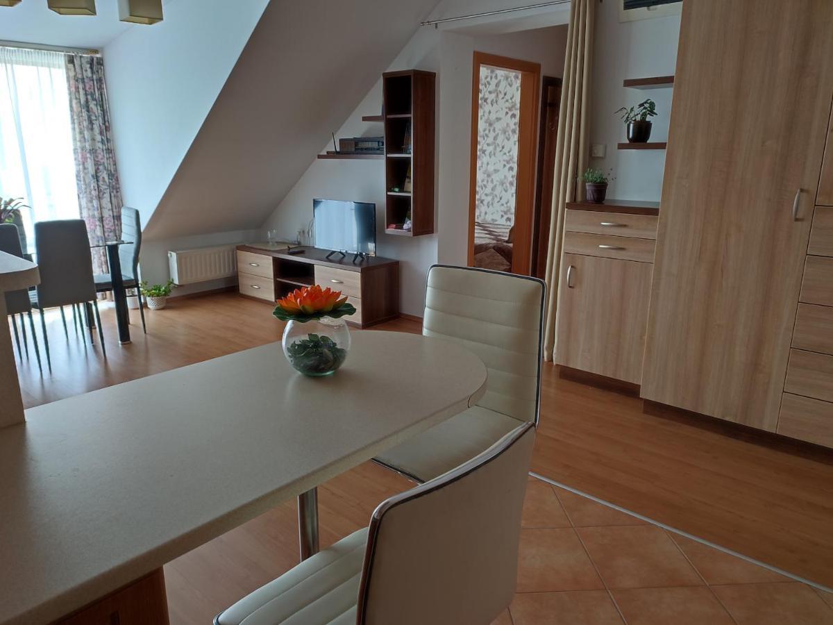 Larix Apartman Шарвар Экстерьер фото