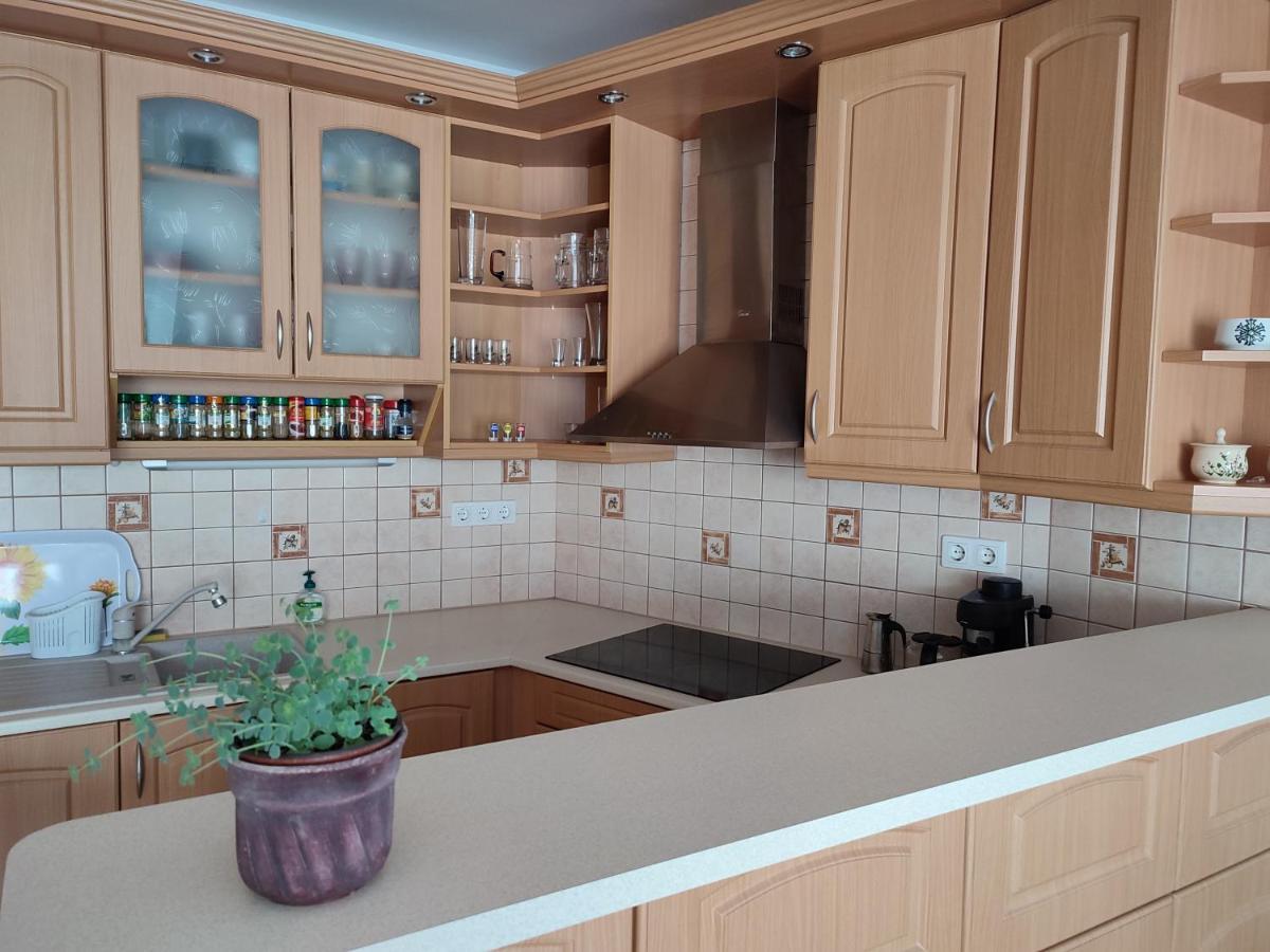 Larix Apartman Шарвар Экстерьер фото