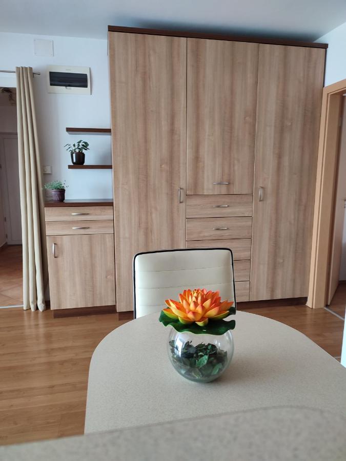 Larix Apartman Шарвар Экстерьер фото