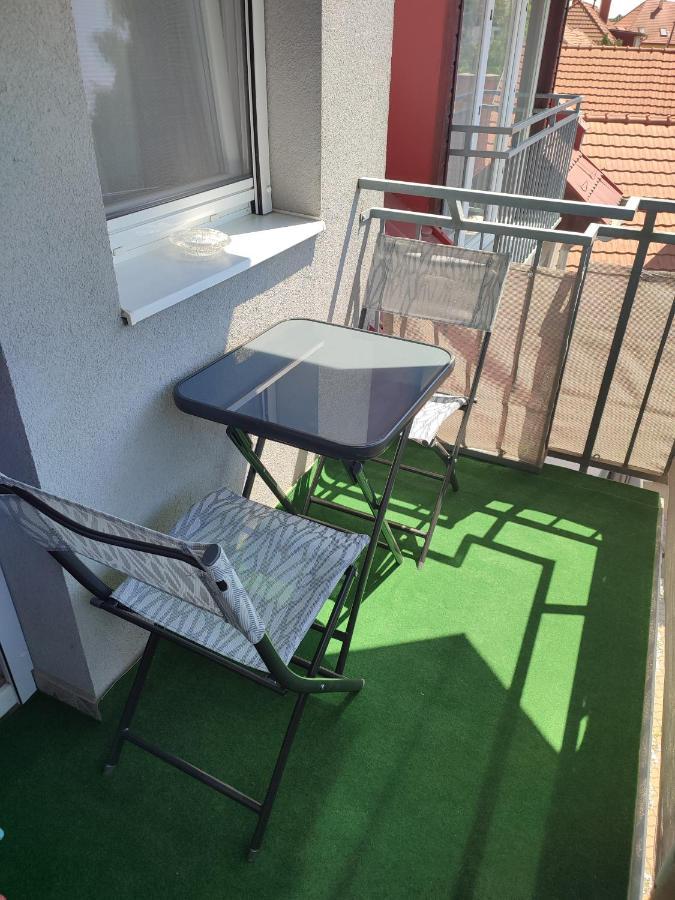 Larix Apartman Шарвар Экстерьер фото