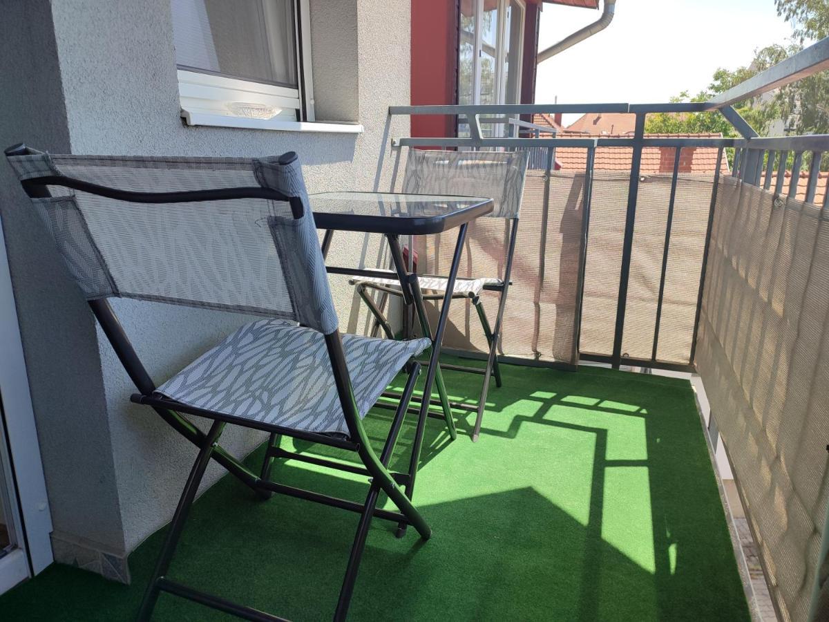 Larix Apartman Шарвар Экстерьер фото